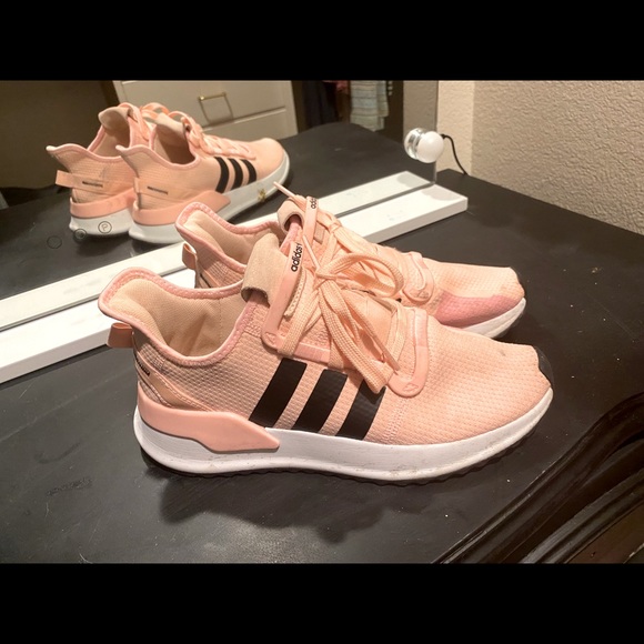 Women’s Adidas - Picture 1 of 4